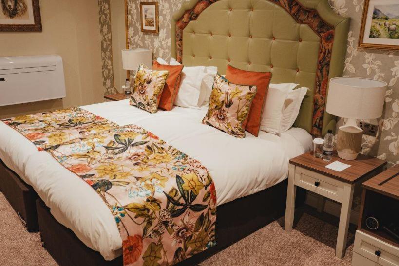 The Golden Fleece Hotel, Thirsk, North Yorkshire 외부 사진