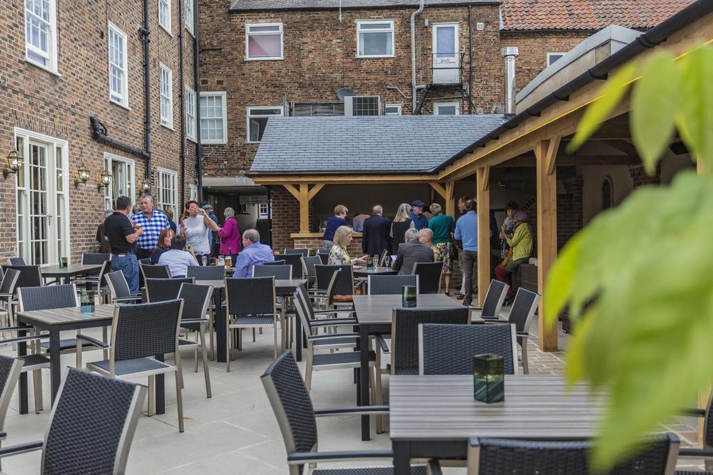 The Golden Fleece Hotel, Thirsk, North Yorkshire 외부 사진