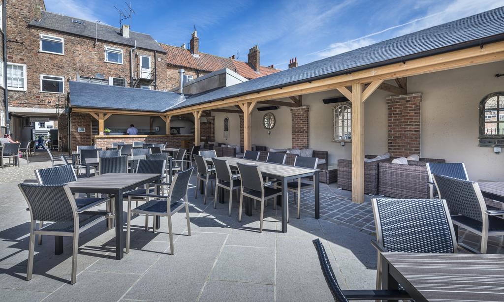 The Golden Fleece Hotel, Thirsk, North Yorkshire 외부 사진