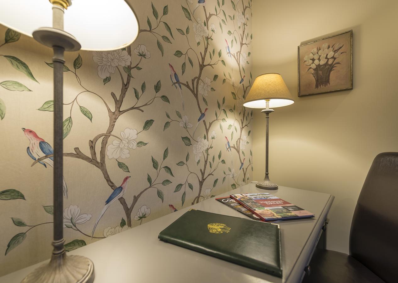 The Golden Fleece Hotel, Thirsk, North Yorkshire 외부 사진